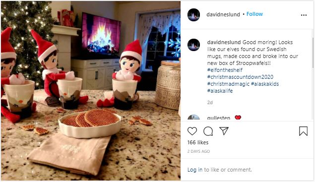 Elves having choco